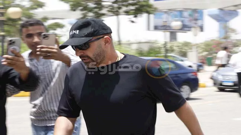 بحضور أحمد السقا ونضال الشافعي.. تشييع جثمان شقيق خالد جلال من مسجد ال