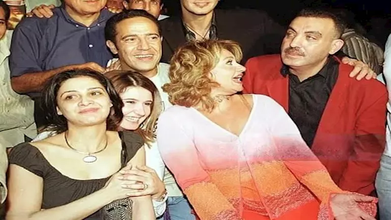 ليلى علوي تنشر صورًا جديدة من كواليس فيلم “حب البنات”