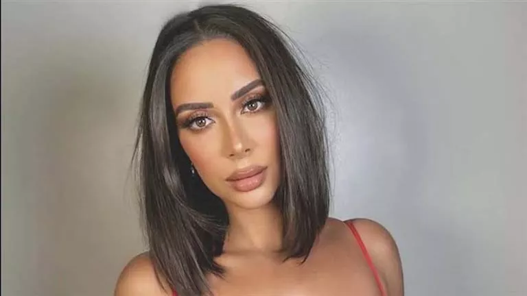 بإطلالة صيفية جريئة.. 6 صور لـ بسنت شوقي بفستان مفتوح