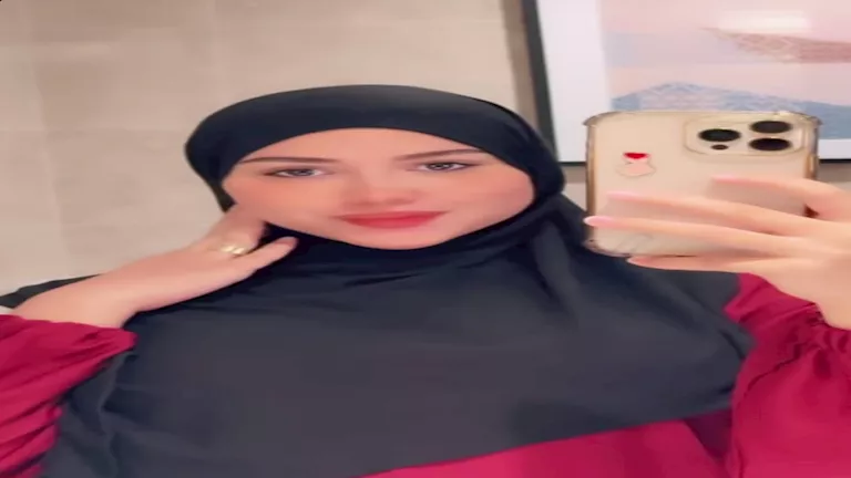 7 صور جديدة لزوجة محمد النني الثانية بالحجاب