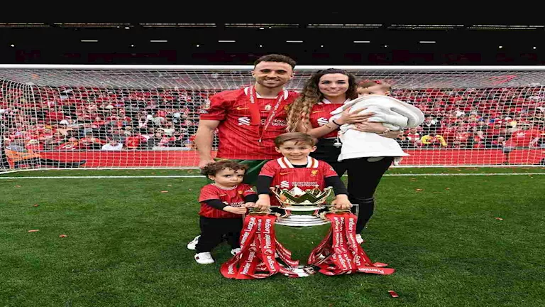 حضور زوجته وصورته على الغلاف. تكريم ديوجو جوتا في مباراة ليفربول اليوم