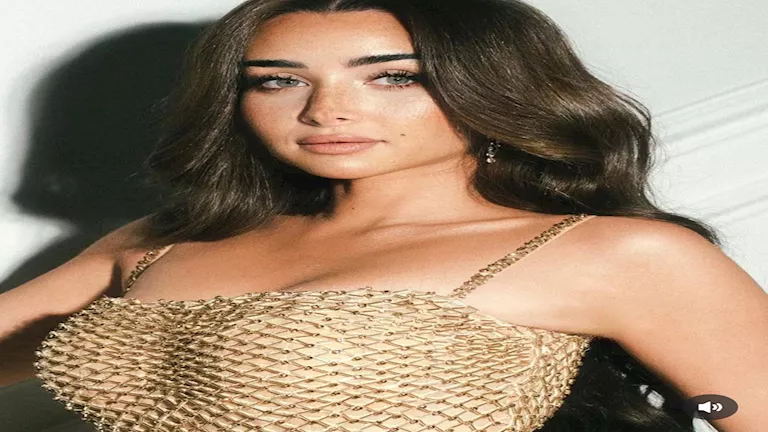 هنا الزاهد تخطف الأنظار بفستان قصير.. وهذا سعر إطلالتها