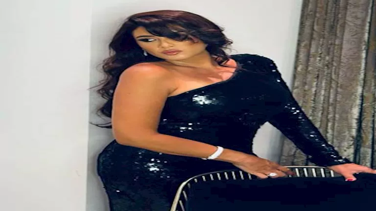 أحدث جلسة تصوير لـ ياسمين عبدالعزيز.. وشيماء سيف تعلق