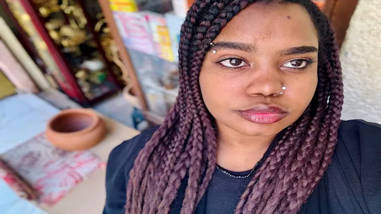 فتاة تكشف كيف أنقذها شيكابالا من العنصرية