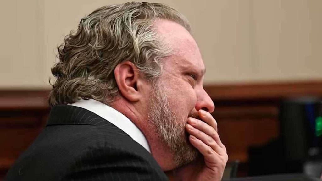 لتجنب تكاليف الطلاق.. طبيب يقتل زوجته بالسم!