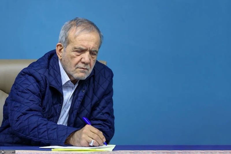 صحف إيرانية: بزشكيان يتجاهل الدماء