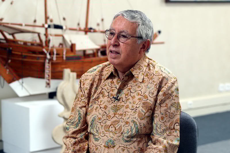 الراحل محمد بن عيسى يكرم في مصر