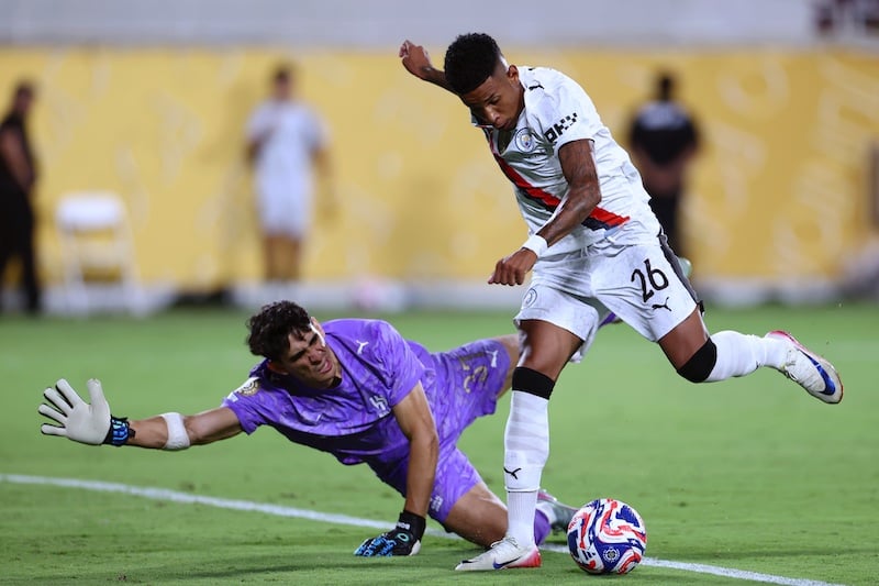 الصحافة الإنجليزية تشيد بجهود بونو