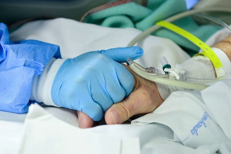 رجل يستيقظ من الموت بعد نصف ساعة من إعلان وفاته في إيطاليا