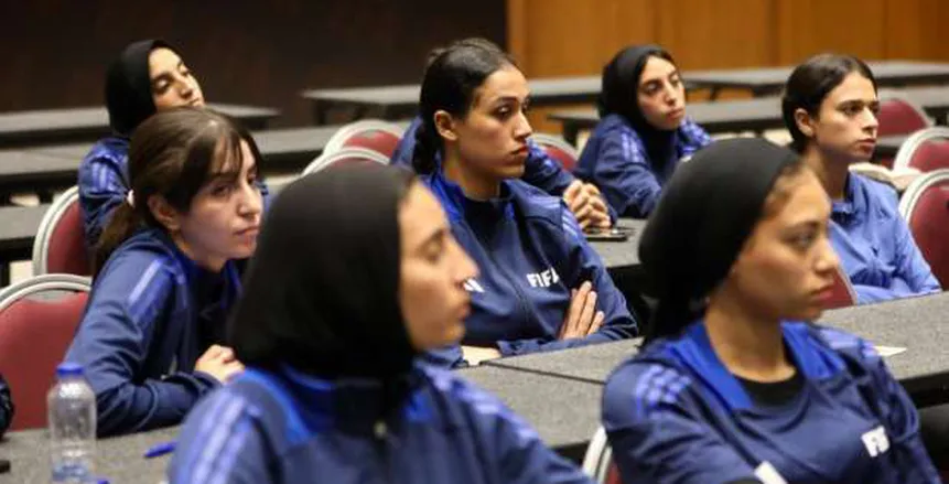 محاضرات نظرية وعملية في معسكر «فيفا» للمحكمات المصريات