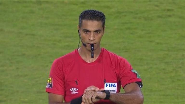 الكشف عن طاقم تحكيم مباراة بيراميدز والإسماعيلي بالدوري المصري