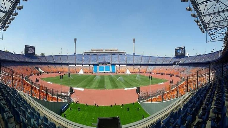 أين سيخوض الأهلي والزمالك مبارياتهما عند غلق ستاد القاهرة؟