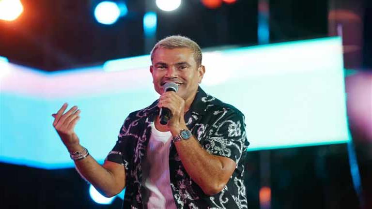 بأغنيتي “خطفوني” و”بابا”.. عمرو دياب الأعلى استماعا في الشرق الأوسط