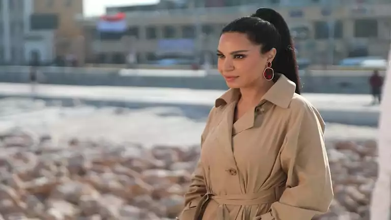 نسرين أمين وابنتها بنفس الفستان:”مستغربة فساتيني بتروح فين؟”