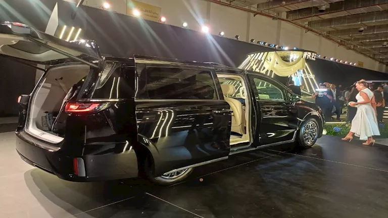 سيارة ڤويا Dream الـMPV الفاخرة تنضم إلى السوق المصري رسميًا.. أسعار و