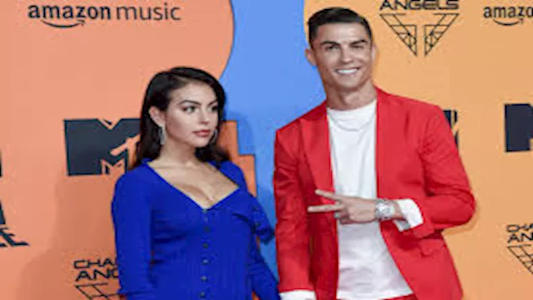 بيرس موردن يهنئ كريستيانو وجورجينا بزواجهما