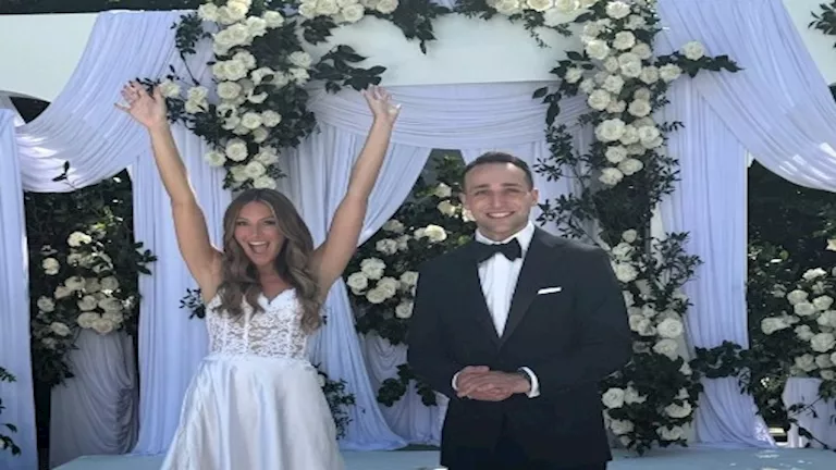 أغرب من الخيال.. عروس تستعين بساحرة لإنقاذ حفل زفافها