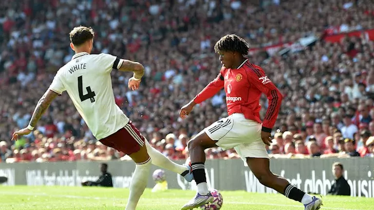 لحظة بلحظة.. مانشستر يونايتد وأرسنال.. الدوري الإنجليزي