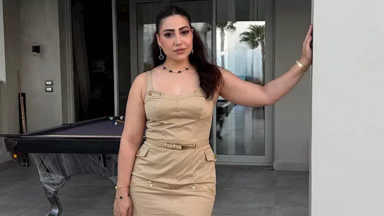 بالصور.. أحدث جلسة تصوير جريئة لـ بوسي والجمهور يغازلها