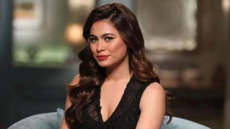 جاذبية البرتقالي.. هاجر أحمد تخطف الأنظار بإطلالتها