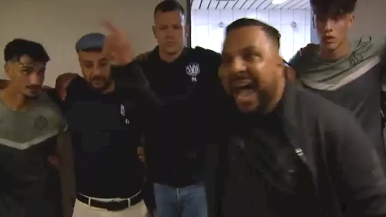 10 صور لخطاب حماسي من مدرب هيميلنجين الألماني قبل مباراة فريقه