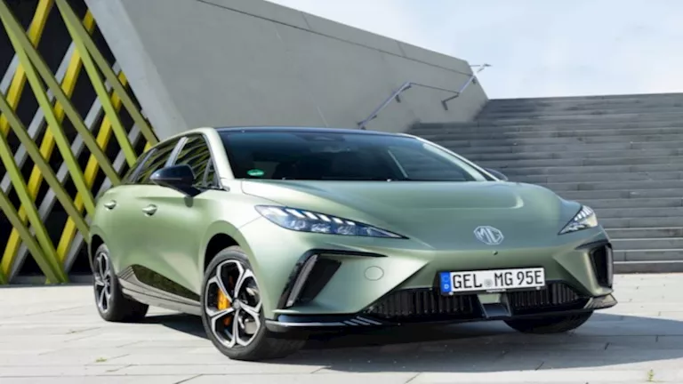 إم جي 4 .. أول سيارة كهربائية مزودة ببطارية شبه صلبة