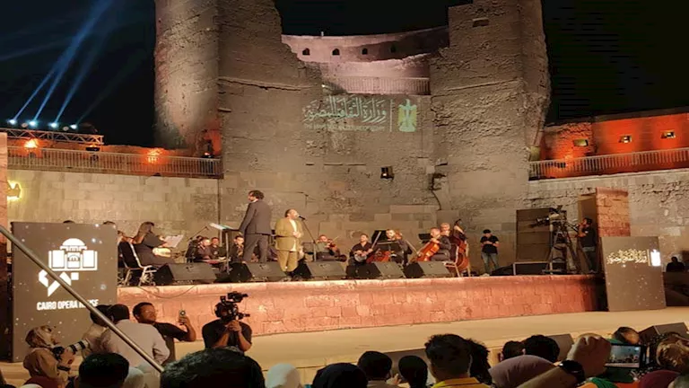 علي الحجار ممازحا جمهور حفله في القلعة: “الطريق واقف بسببكم”