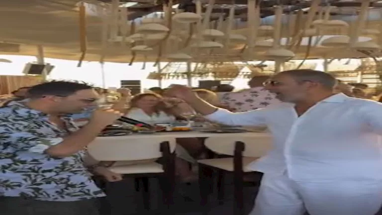 مدحت العدل يرقص على أنغام “الليلة دوب” بحضور مصطفى قمر