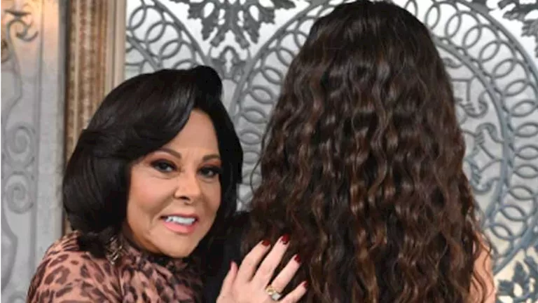 إسعاد يونس تشوق جمهورها لضيوف حلقتها الجديدة من برنامجها “صاحبة السعا