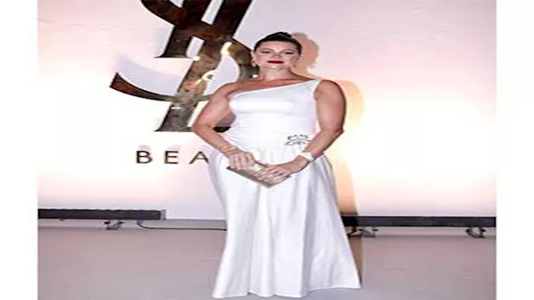 بفستان أبيض أنيق.. يسرا اللوزي تخطف الأنظار في أحدث ظهور لها (صور)