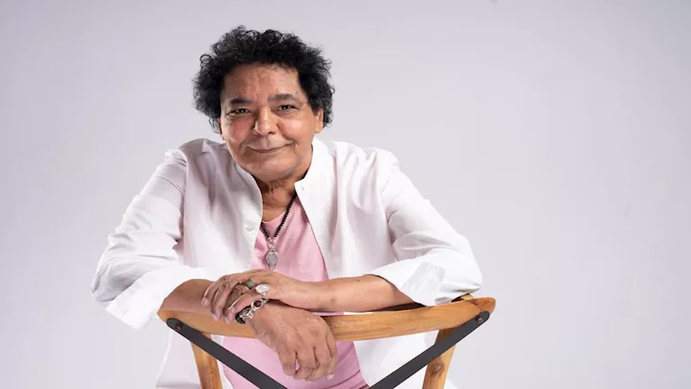 “ضي” و”بين البينين”.. محمد منير يعود بقوة لنشاطه الفني