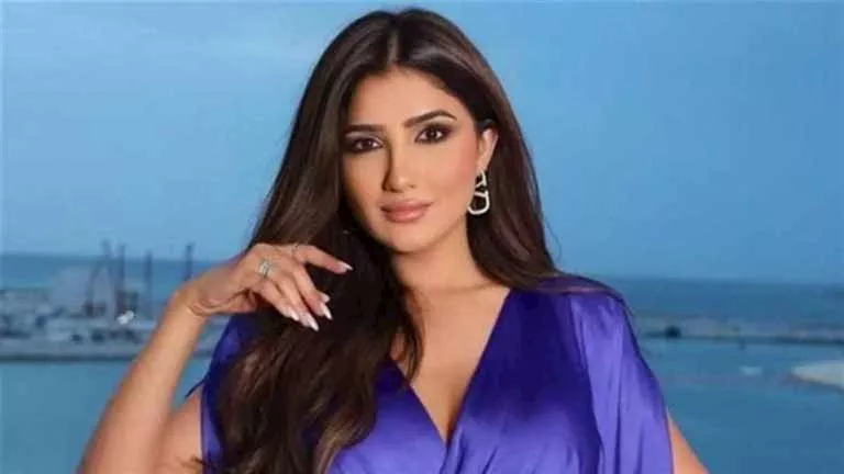 مي عمر ببدلة وضفائر.. سر اختيارها اللون الأبيض؟