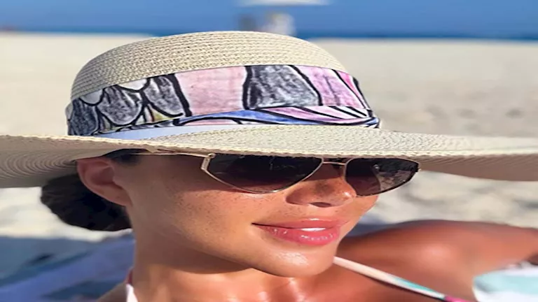 بإطلالة جريئة.. يارا السكري تستمتع بإجازة الصيف أمام البحر والجمهور يع