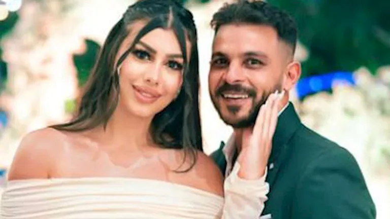 بالصور| محمد رشاد يعلن ارتباطه: “فرحتي كملت بيكي”