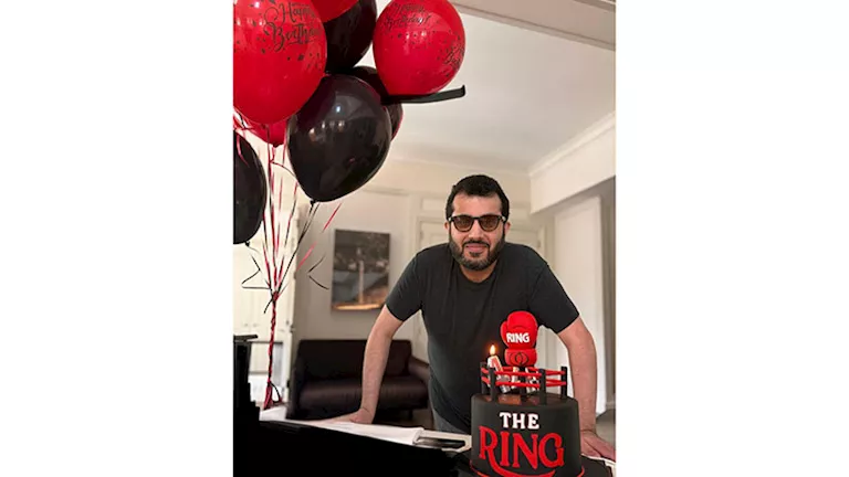 “تورتة وبلالين”.. تركي آل الشيخ يحتفل بعيد ميلاده