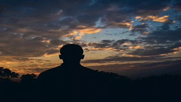 فوائد صحية عند النظر إلى السماء ليلاً.. تعرف عليها