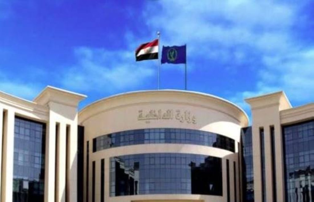 بحوزته حشيش وكوكايين.. ضبط بلوغر شهير في مصر