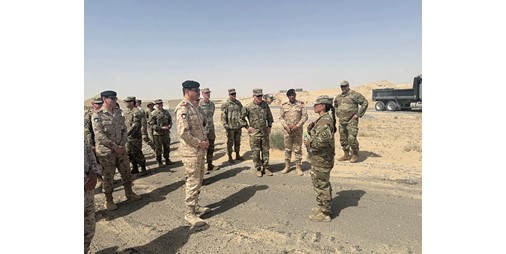 آمر سلاح الدفاع الجوي يزور قوة الواجب الأميركية