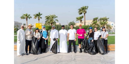 تنظيف شاطئ أنجفة بمشاركة مختلف الشرائح العمرية