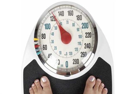 احرص عليها.. عصائر تساعد على حرق دهون البطن