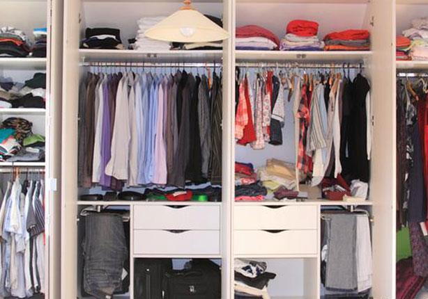 أفضل طرق ترتيب خزانة الملابس في بداية الموسم الجديد