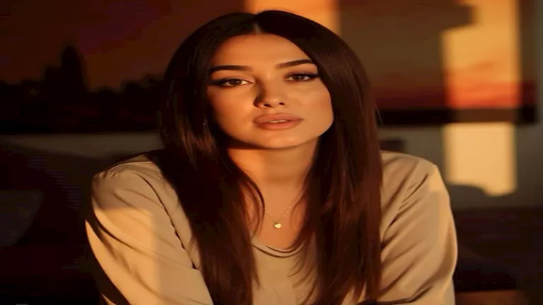 الأسود يليق بها.. كندة علوش تتألق بإطلالة جذابة