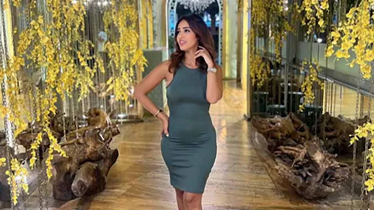 بعد إعلان طليقها خطوبته..رنا سماحة تخضع لإطلالة جريئة والجمهور يعلق(صو