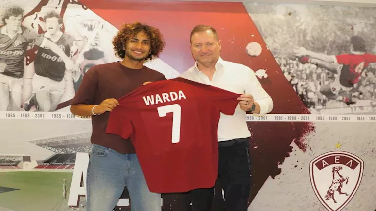 ماذا قدم عمرو وردة في تجربته السابقة مع لاريسا اليوناني؟