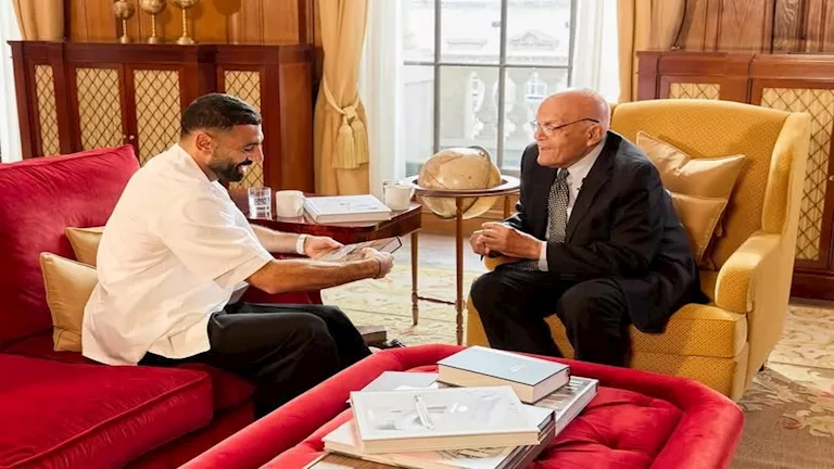 قصص متفوتكش .. أزمة قلبية لمدرب بالدوري.. ولقاء صلاح مع مجدي يعقوب