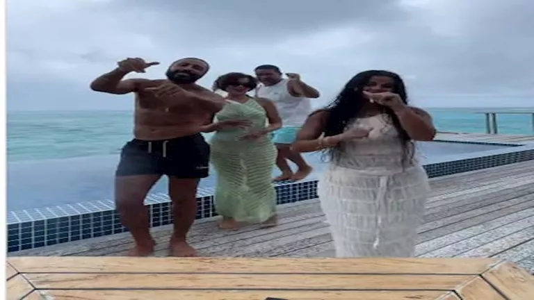 “سافر المالديف مع منة عرفة واتهم بالمراهنات”.. 11 صورة أثارت الجدل لأح