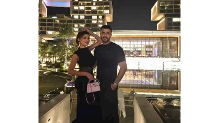 بفستان صيفي.. أحدث ظهور لـ مي عمر وزوجها المخرج محمد سامي