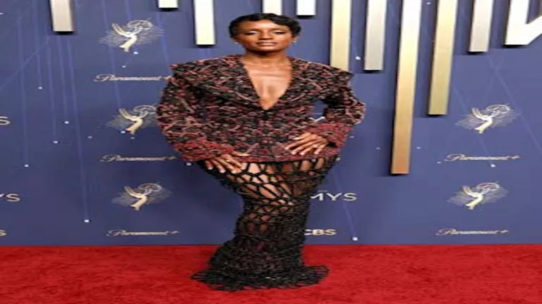 مكشوفة وملفتة.. أجرأ إطلالات النجمات في حفل جوائز إيمي 2025