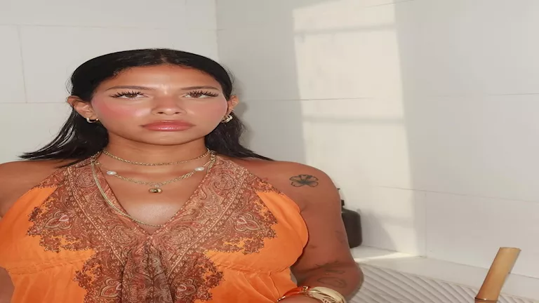 بعد نشر صورة مع جدها الفنان محمد رشدي.. من هي البلوجر فرح رشدي؟