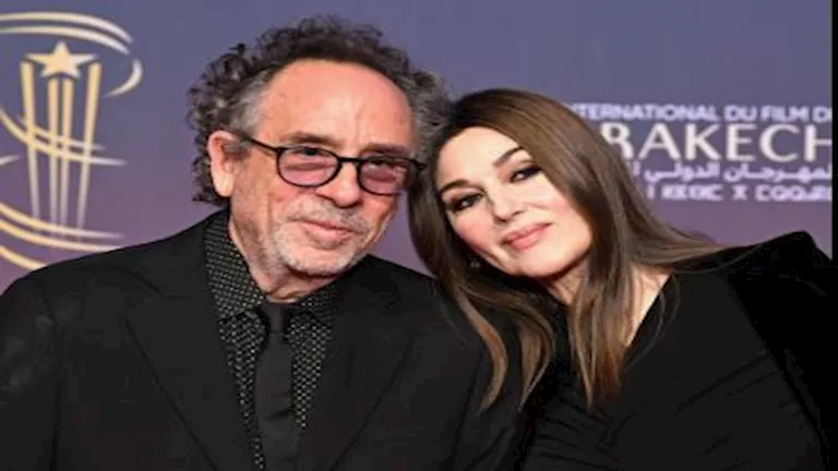 بعد إعلان انفصالها.. 20 صورة رومانسية جمعت مونيكا بيلوتشي وتيم بورتن